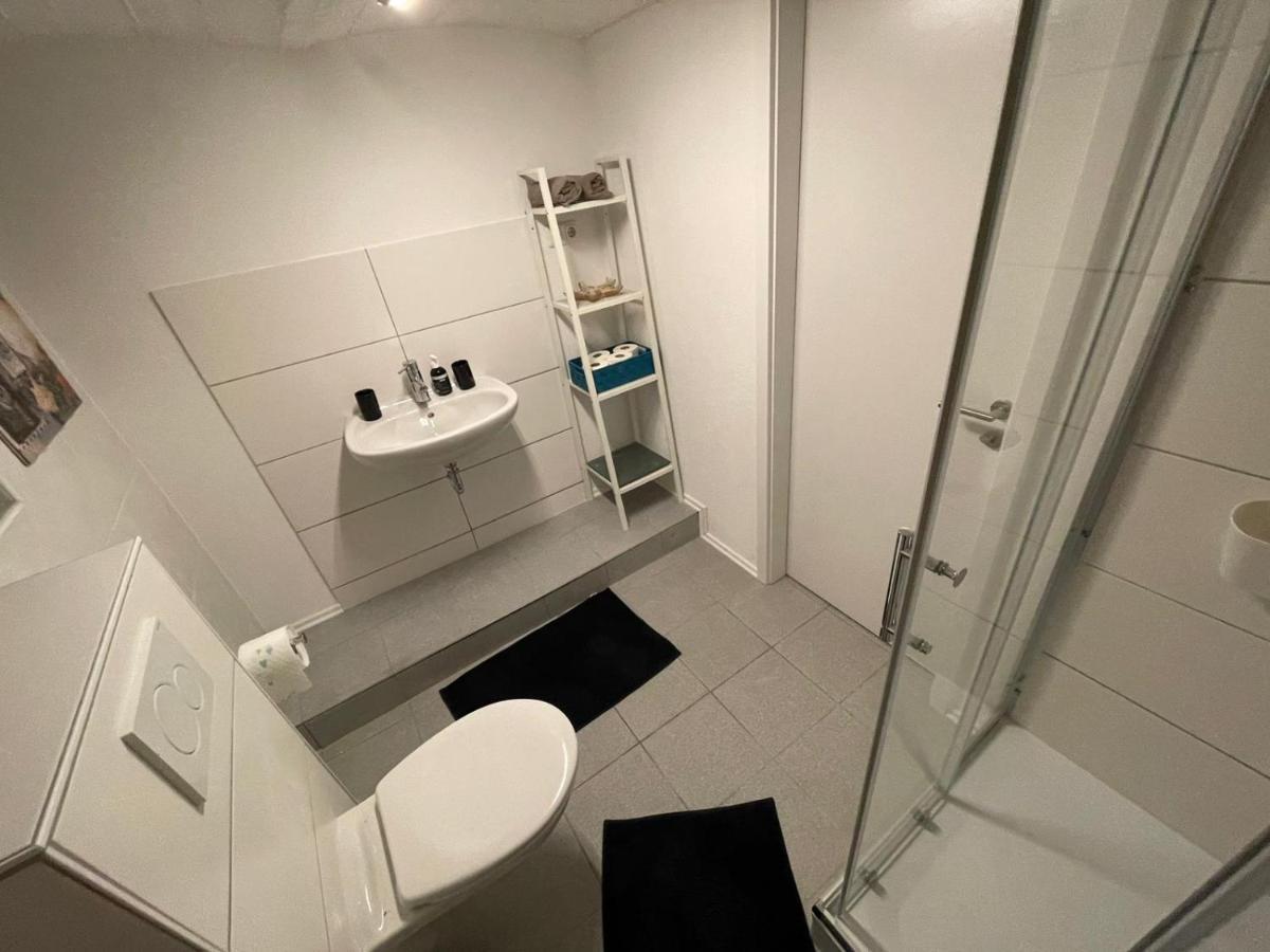 1 Oder 2 Monteurzimmer Nahe Flughafen *
