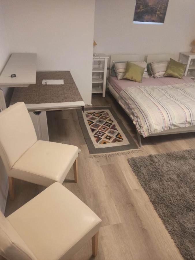 Homestay 1 Oder 2 Monteurzimmer Nahe Flughafen